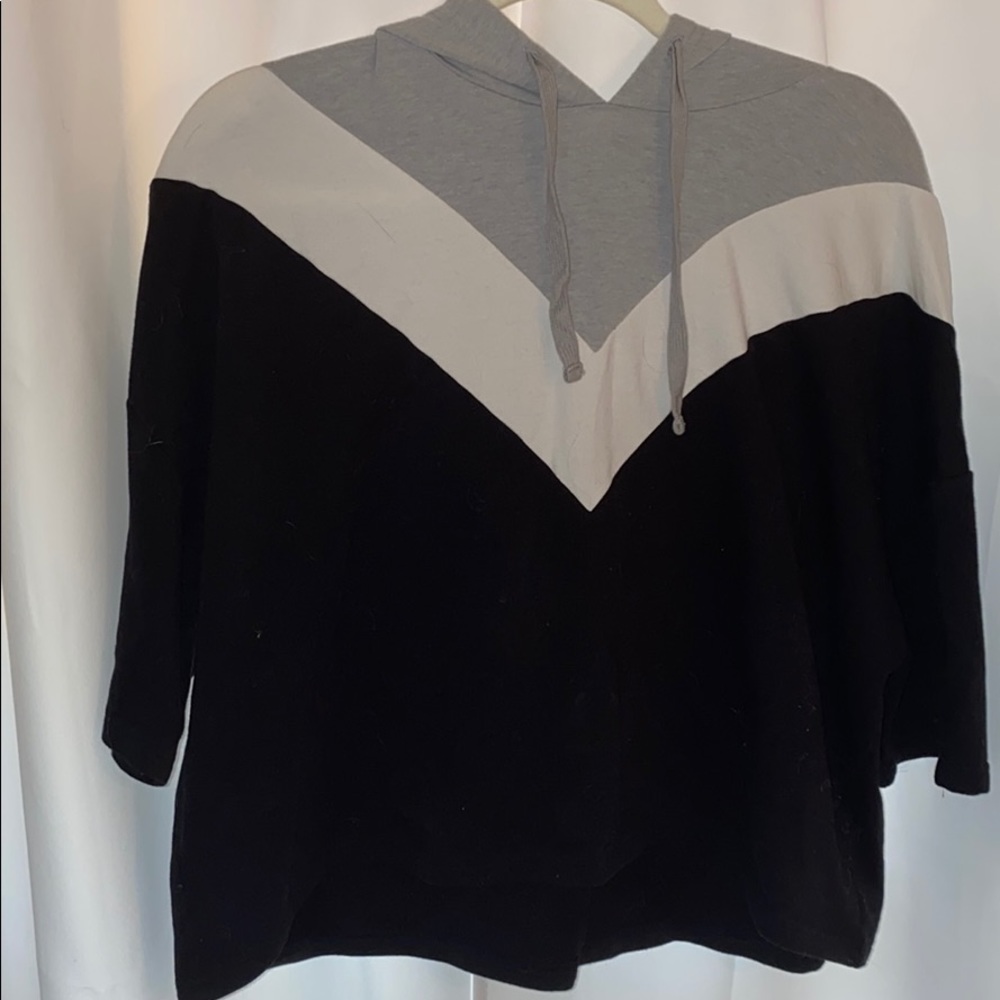 V-Striped Short Sleeve Hoody